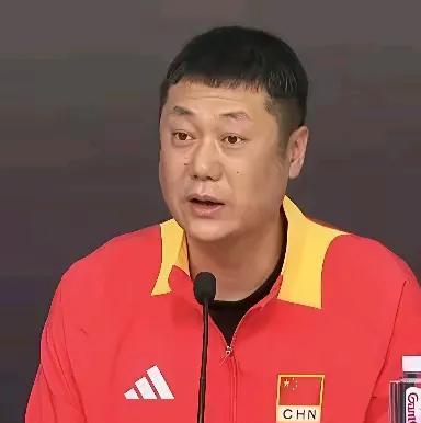 央视不转播女排世联赛比赛，某些球迷声讨此起彼伏、不绝于耳。
但是看看赖亚文、赵勇