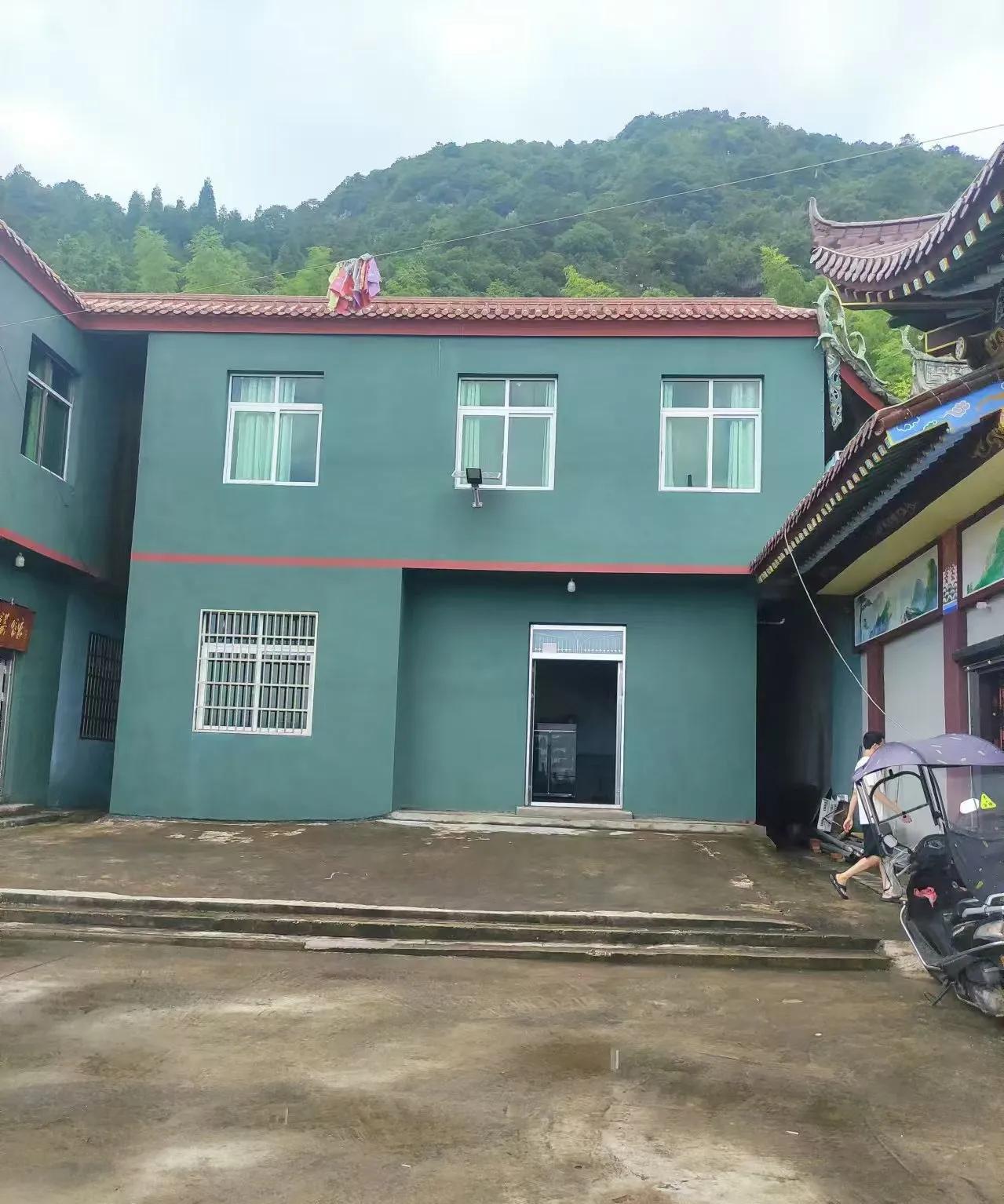 38岁回村过躺平的生活
每天早睡早起刷手机
生活费十块一天不到
早上吃一点鸡蛋面
