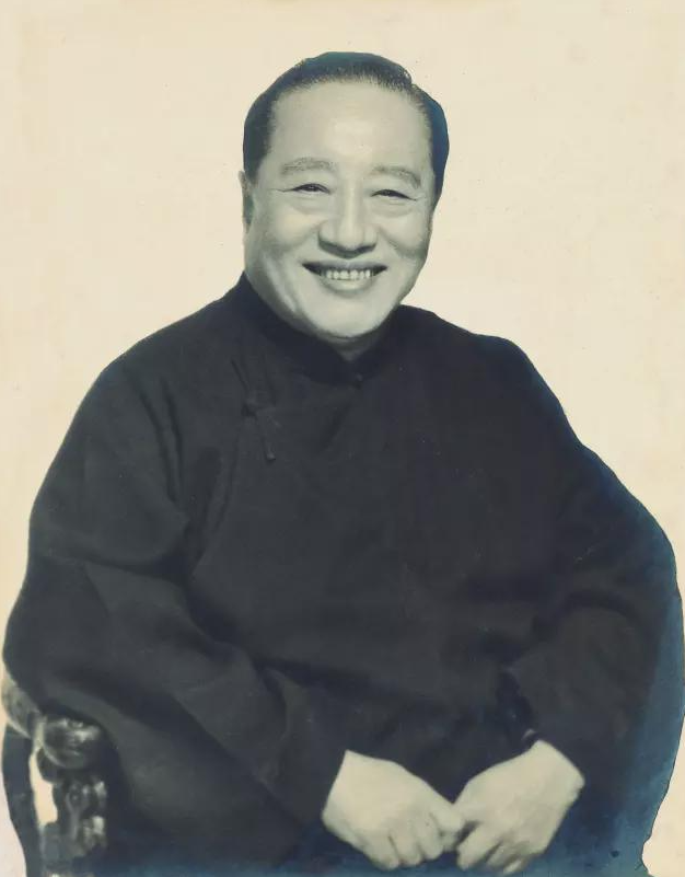 1936年，溥心畲迷上了小22岁的丫鬟，还非要把她娶回家，气得原配中了风。结果，