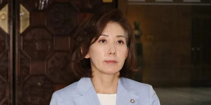韩国美女议员摊上事儿了











韩国政坛炸锅了！那个美貌与智慧并存