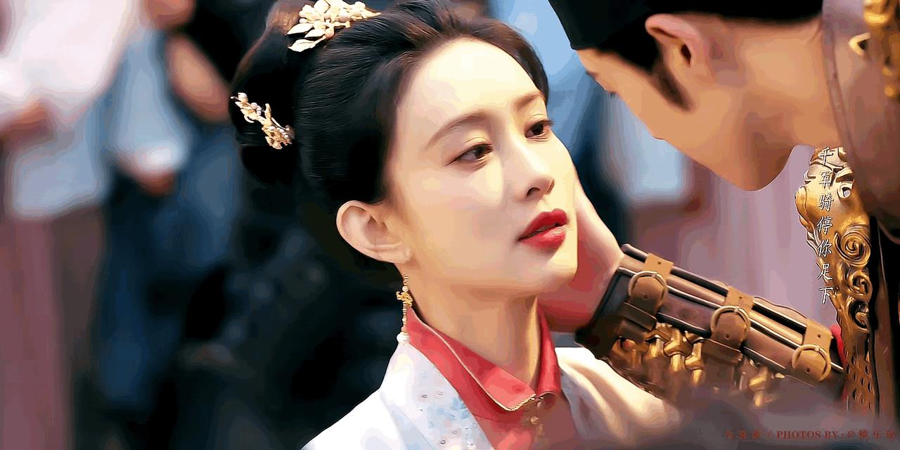 之前李昀锐在《九重紫》有个马上吻，成为名场面！
现在刘学义在《兰香如故》也有自己