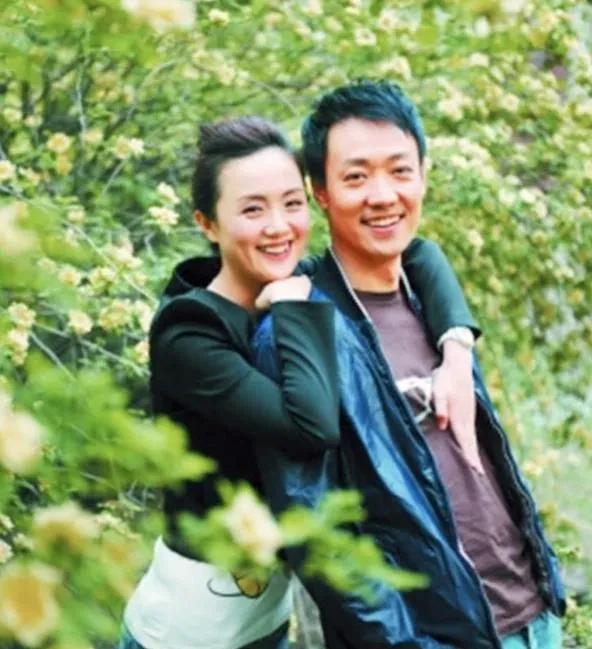 你们知道辛柏青，朱媛媛的恋爱“定情物”是什么吗？
辛柏青和朱媛媛是中戏同班同学。