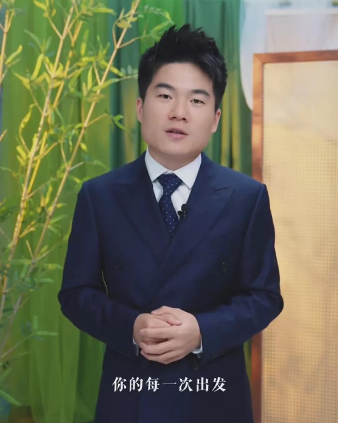 董宇辉今天带领公司所有主播，以阅山河的高规格，拍摄宣传片，送给长安一份特殊的千字