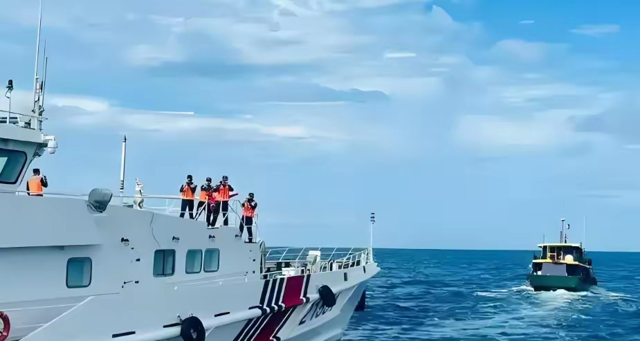菲律宾又搞事，中国海警霸气驱逐











南海风云再起，菲律宾这小动