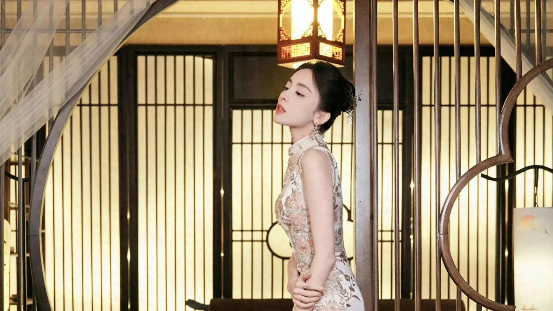 当旗袍邂逅西域美人！古力娜扎的穿搭是曲线与气场的双重暴击