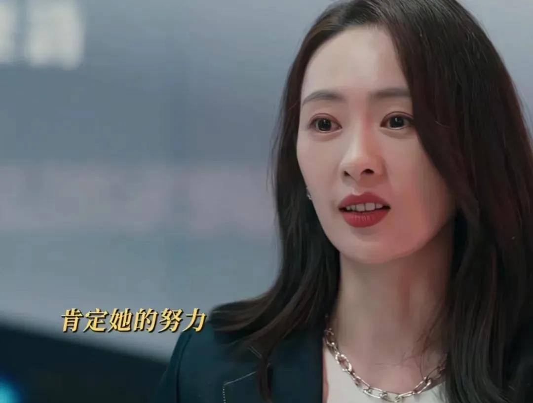 《有你的时光里》最新预告：
王焱看到实习生带了品牌的仿品，她没有直接戳破实习生的