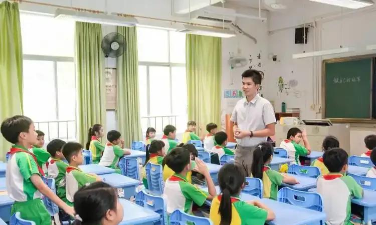 刷到这新闻直接无语。现在小孩