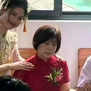 闺女出嫁当妈的愁眉苦脸，一看女婿找到原因了……