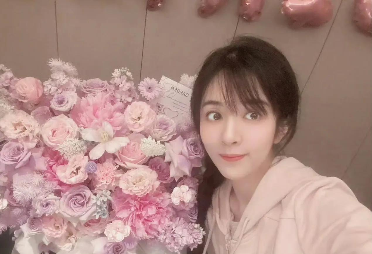 俞灏明这婚求的挺难看的，从官宣到现在快14个小时了，到现在女方都没有任何回应，两