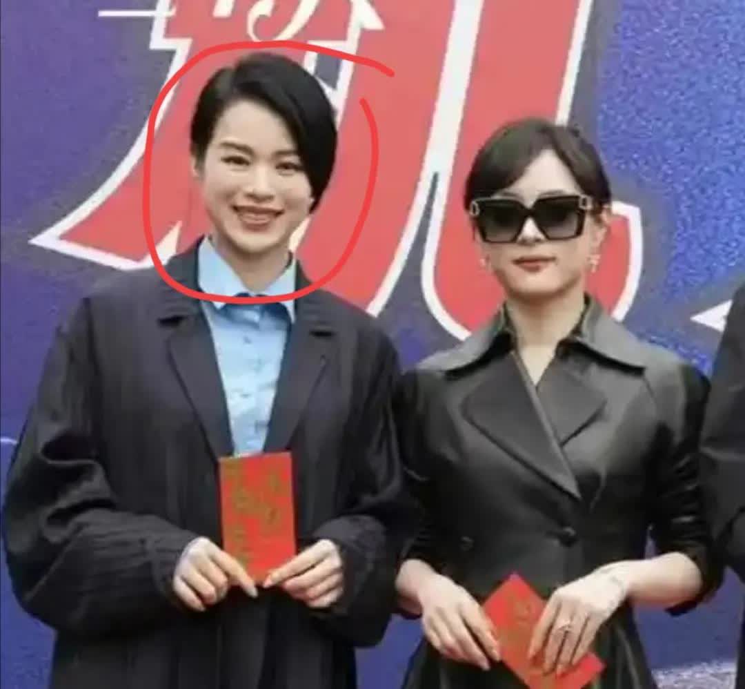 一觉睡醒，
胡杏儿是彻底懵圈了，
估计之后很难有大咖位女明星愿意和她合作拍戏
