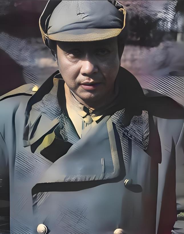1949年12月，李文在成都向解放军投诚时，被记者拍下了这张珍贵的照片，原本我党