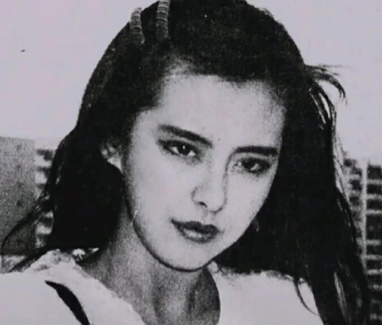 以前，总是在各种自媒体的作品里看到有人在夸王祖贤的美貌，感觉这些人有点儿夸大其词
