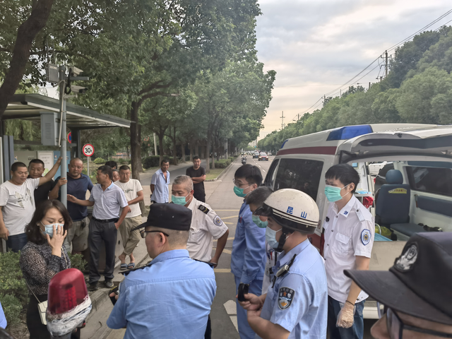 特斯拉主动安全性
今天提车第二天就遇到事故，也体验了下特斯拉主动刹车的安全性