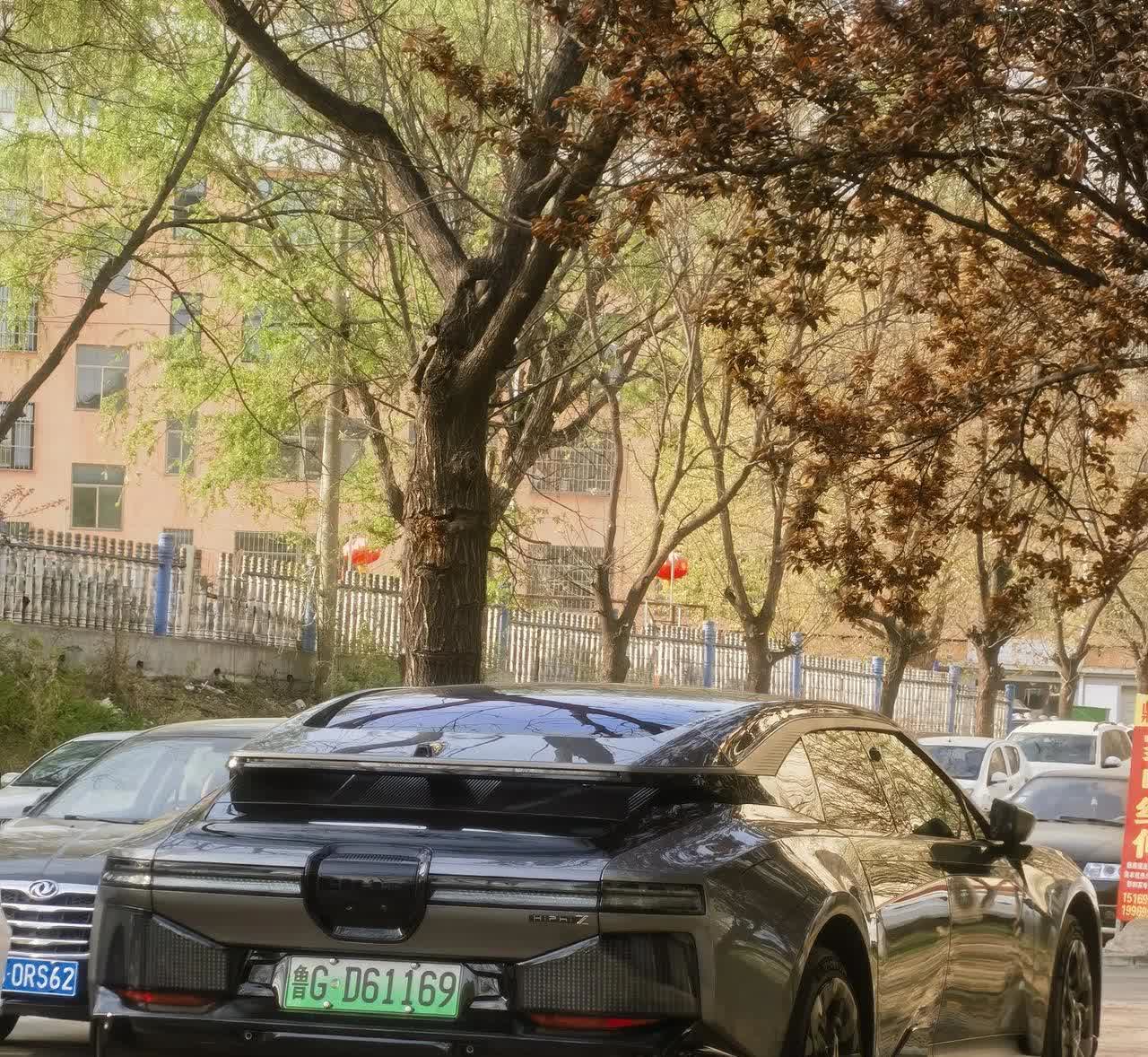 生产这个车的厂家都倒闭了，我才第一次看到这个厂的车和Logo。
