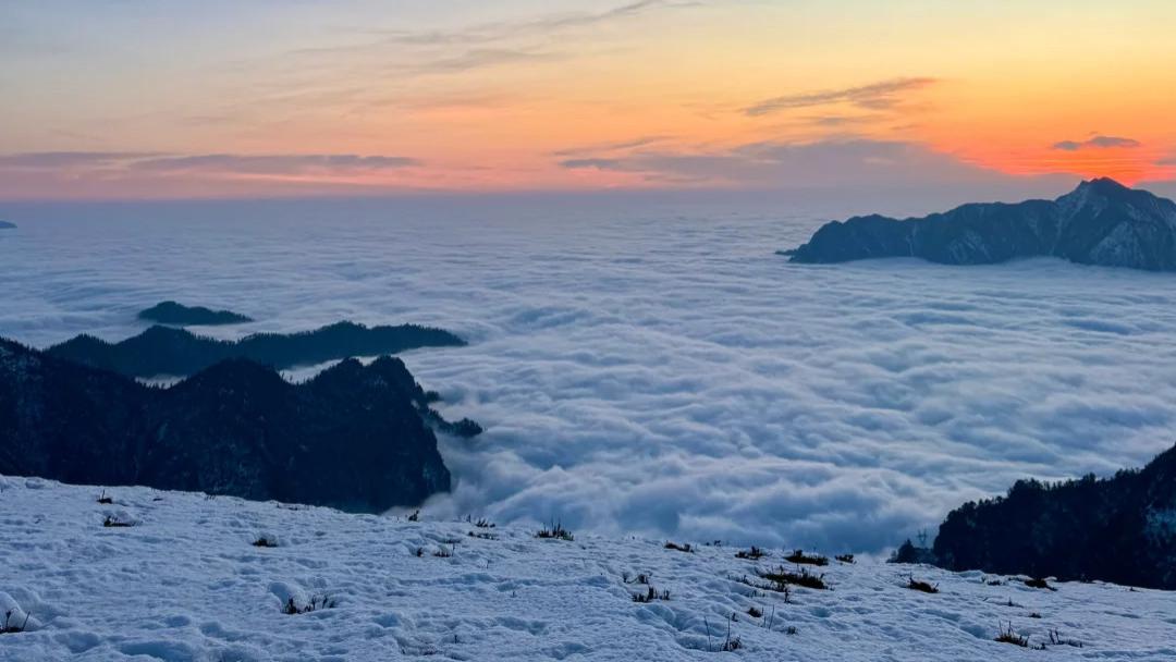 周末带着孩子去红岩顶徒步两日游
