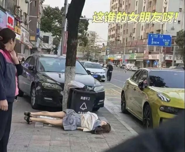 哪位兄弟的女朋友忘记带回家了