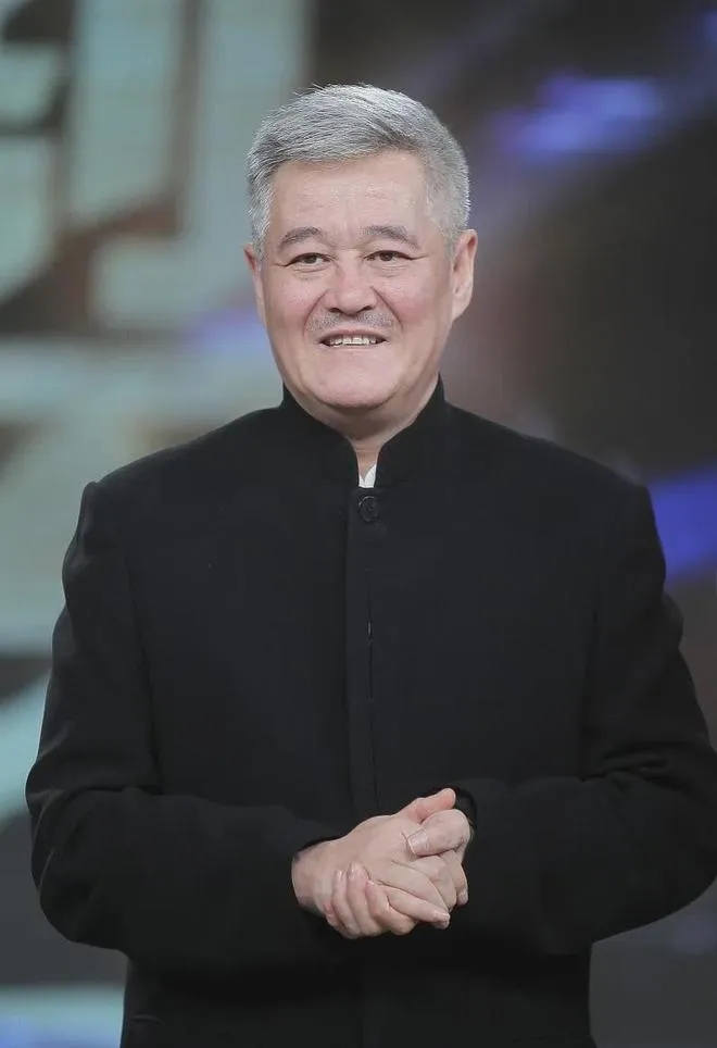 张柏芝，曾经在香港娱乐圈大放异彩。1999年因《星河恋》走红，她长相出众，演技也
