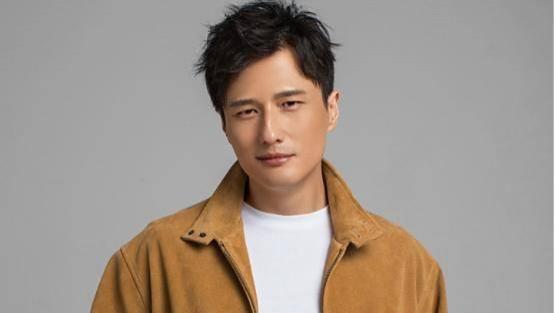 香港深情男星双喜临门？