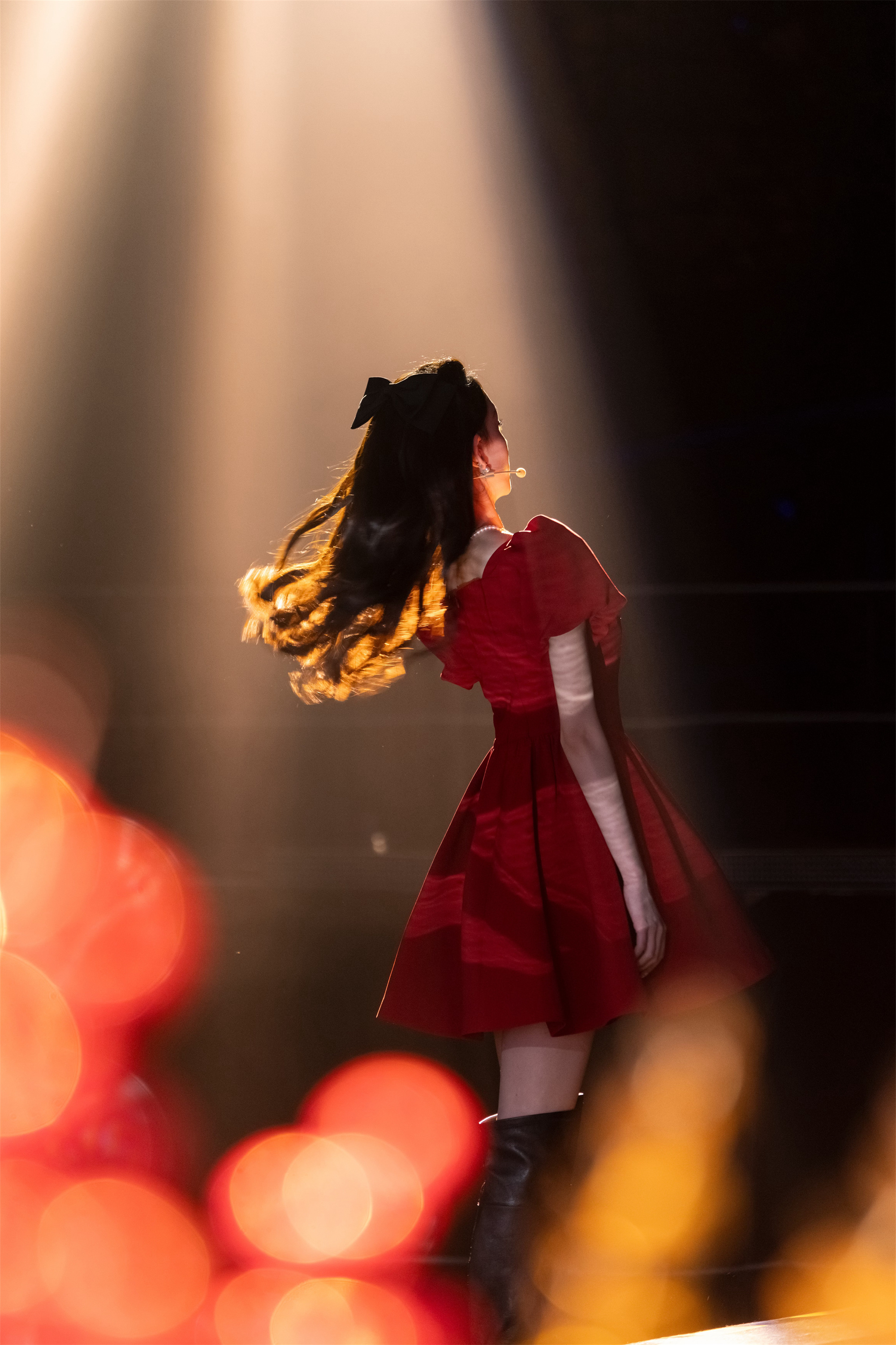 陈瑶红战袍太绝！娇艳欲滴的曲线炸裂，吸睛指数爆表🔥必刷！