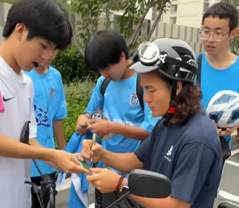 廖锦涛估计是最好围堵的球员了！
大连这座城市与其它城市大不同，在其它城市可以看
