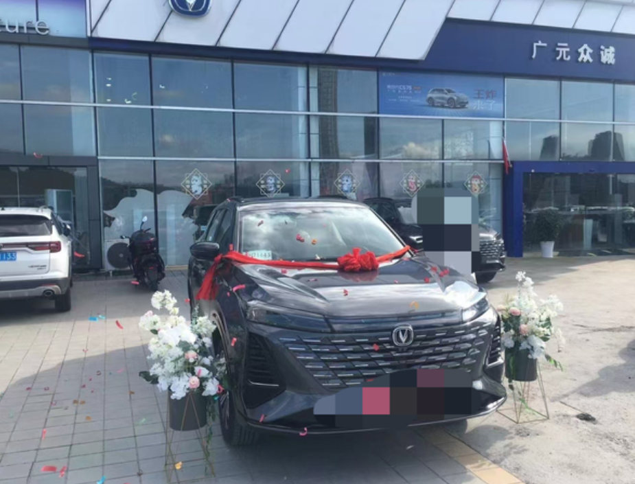 75plus的购车经历和使用感受
✏️ 新车初体验
我是10月底买的车，外灰内红