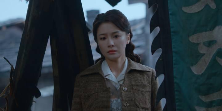 《沉默的荣耀》终于反转了，黎晴上演碟中碟，因为她哥哥的缘故，她早已经做内线。
黎