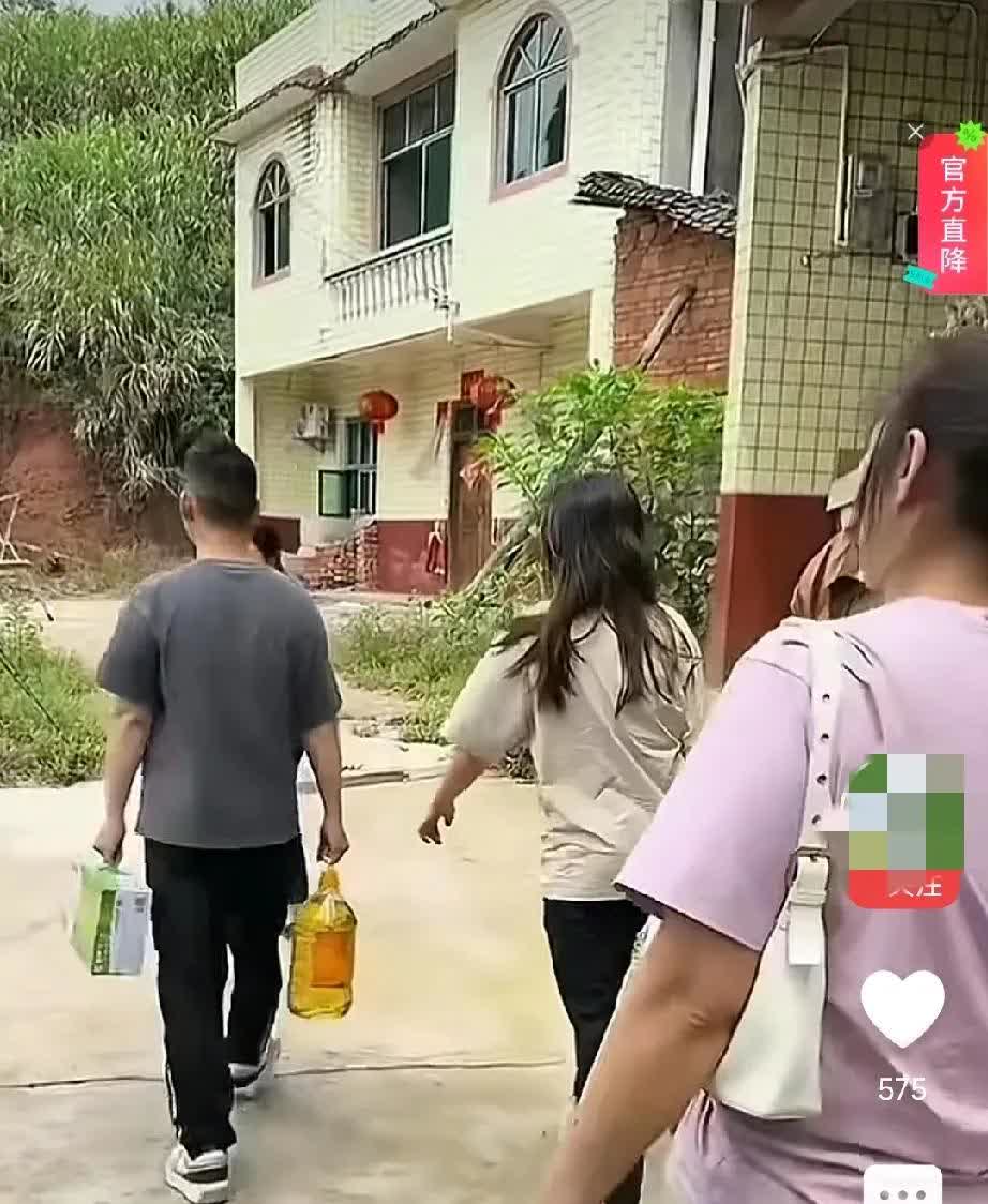 说真的，我不反感谢浩男做公益
但能不能别把公益做得，唯恐天下人不知？
不是由