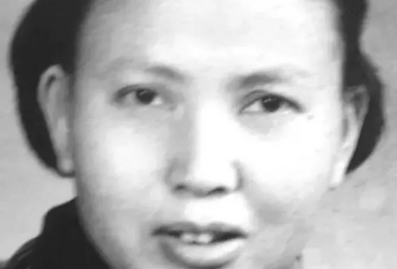 1941年，在那战火纷飞、硝烟弥漫的抗战岁月里，21岁的新四军女战士莫林，正经历