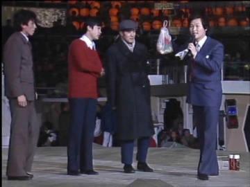 1985年的春节联欢晚会，快结束的时候主持人黄阿原提着一块猪肉奖给观众，顺便向观