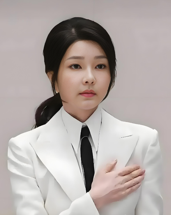 金建希的困境已经悄然展开，她如今已经无法依赖丈夫了。现如今的尹锡悦，连最基本的空