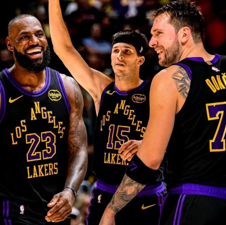 本赛季老詹、77、小李都入选全明星没问题吧
没想到老詹头生涯暮年能迎来三星球队~