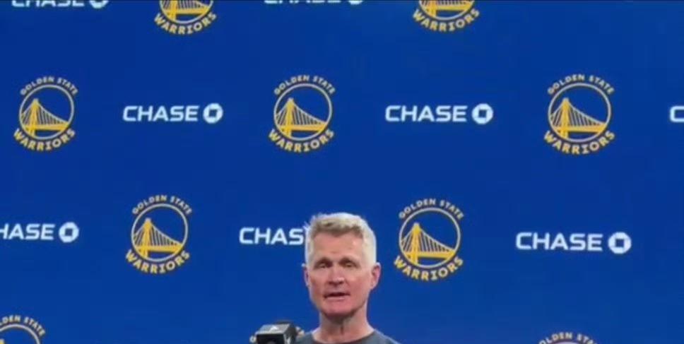 科尔透露，格林曾向他提出，如果球队需要，他愿意打替补。
科尔表示，目前这不在他的