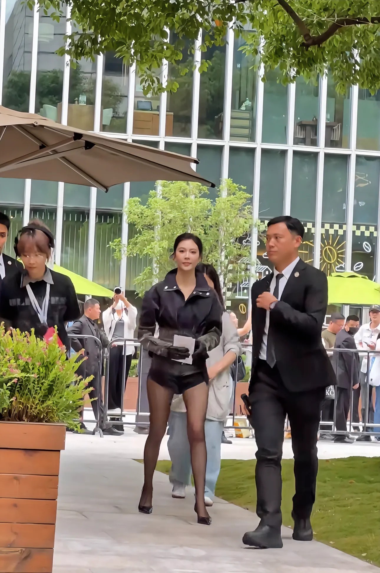 电视上看一般般，没想到现场看这么好看！
这腿也太长啦！