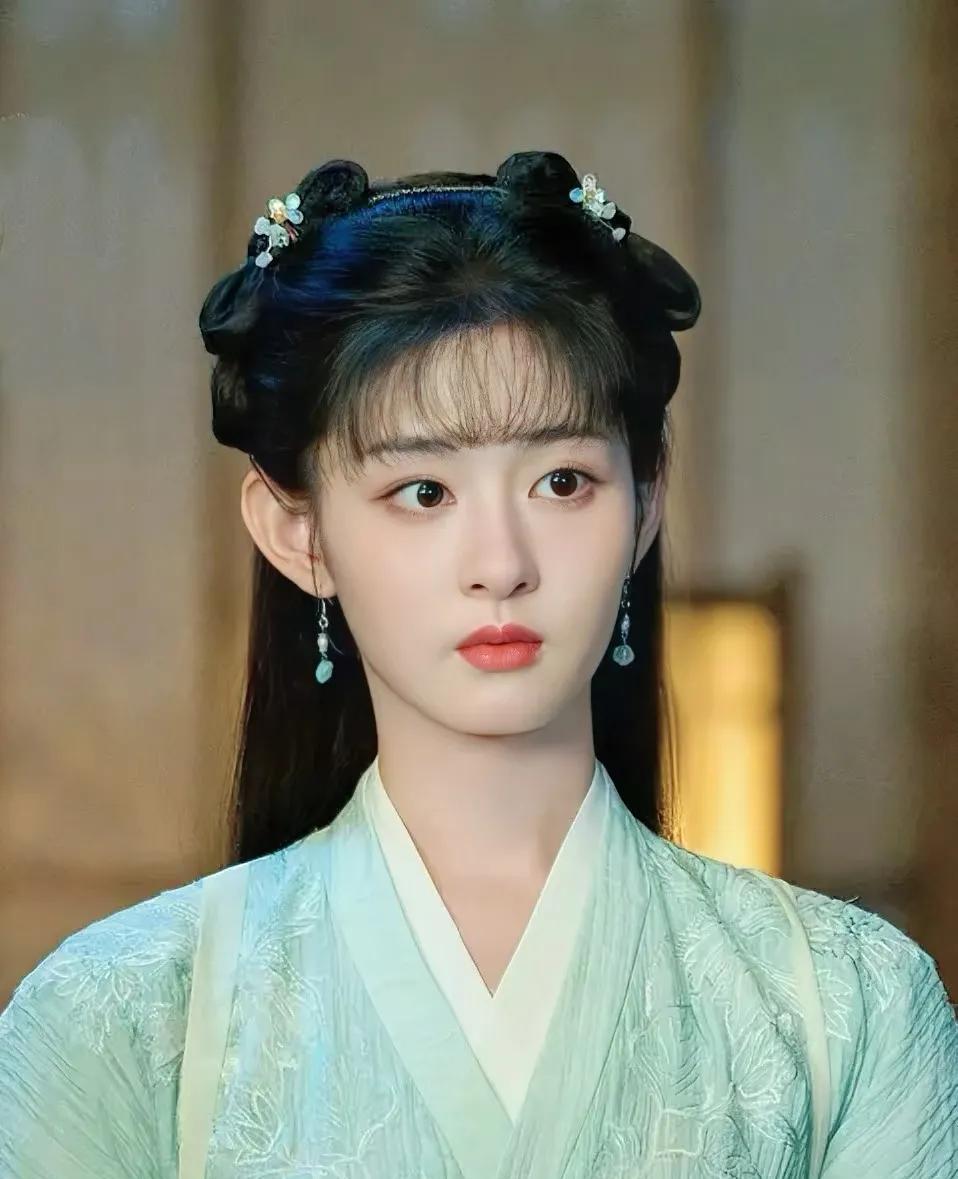 我有预感，
赵晴可能无缘《凡人修仙传》第二季了，
不是因为她被前男友许凯坑了，而