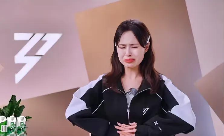 有人发现吗？
房琪来上浪姐，
根本就是个错误。
本身凹的是才女人设，据说本届文案