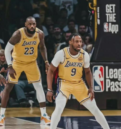 湖人万事俱备，只欠东风？

前NBA球员科里森在一档节目中谈到了湖人，他说：“如