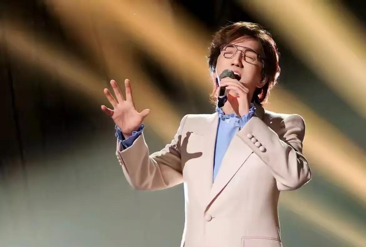 我敢说林志炫是全网最傻的人，
但凡他聪明一点，
该躺平就躺平，该啃老本就啃老本，