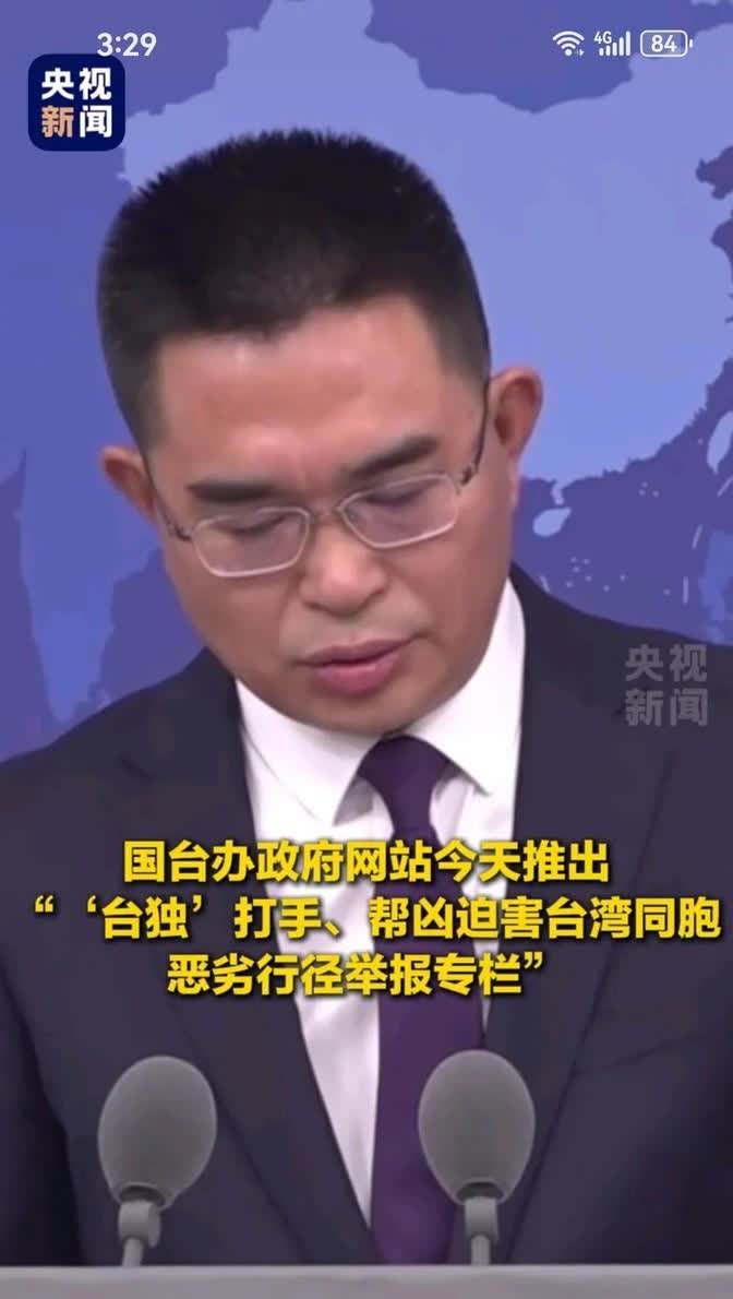 亚亚昨天晚上顺利回国了，安全抵达，不过也经历了家庭分离的艰难。

挺佩服她坚