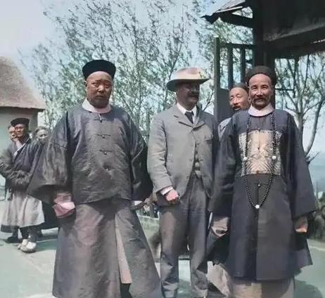 1901年，慈禧为了讨好列强，下令赵舒翘自尽，他服下多种剧毒却不死，最终被闷死。