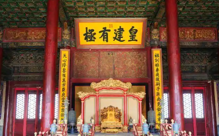 都是皇帝的“机要秘书”，为什么明朝内阁权力远大于清朝军机处…