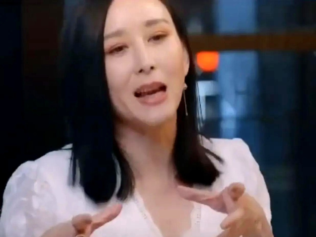 胡静马来西亚过年发红包趣事











天哪！胡静在马来西亚过年的经历