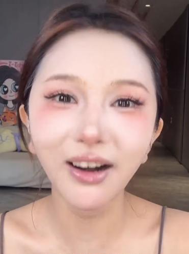 很意外，没想到韩安冉是这样的人。
何婧婧说自己朋友不多，但韩安冉是其中一个，因为