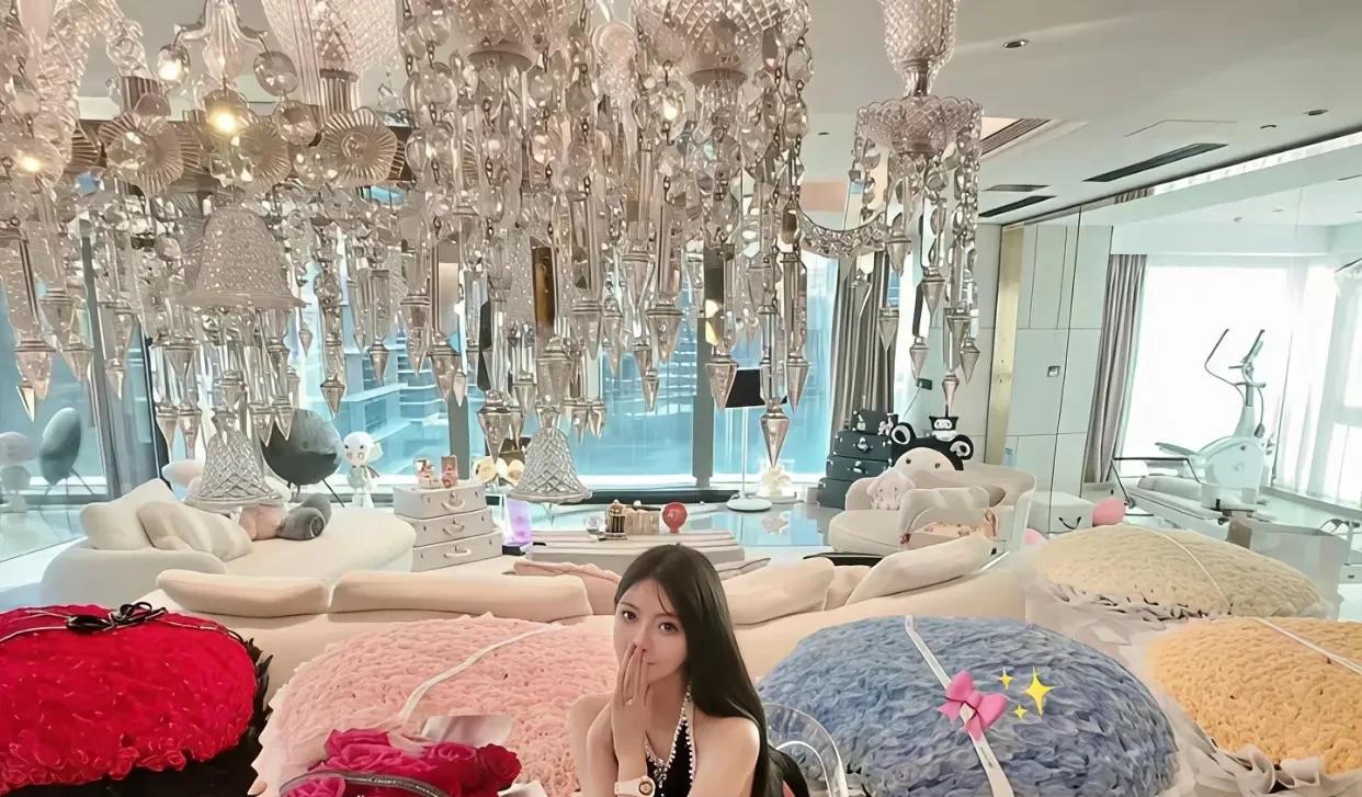 被叶珂装到了，也不是酸，就是单纯的想问一下，真的会有女生一下子收到这么多花嘛？还