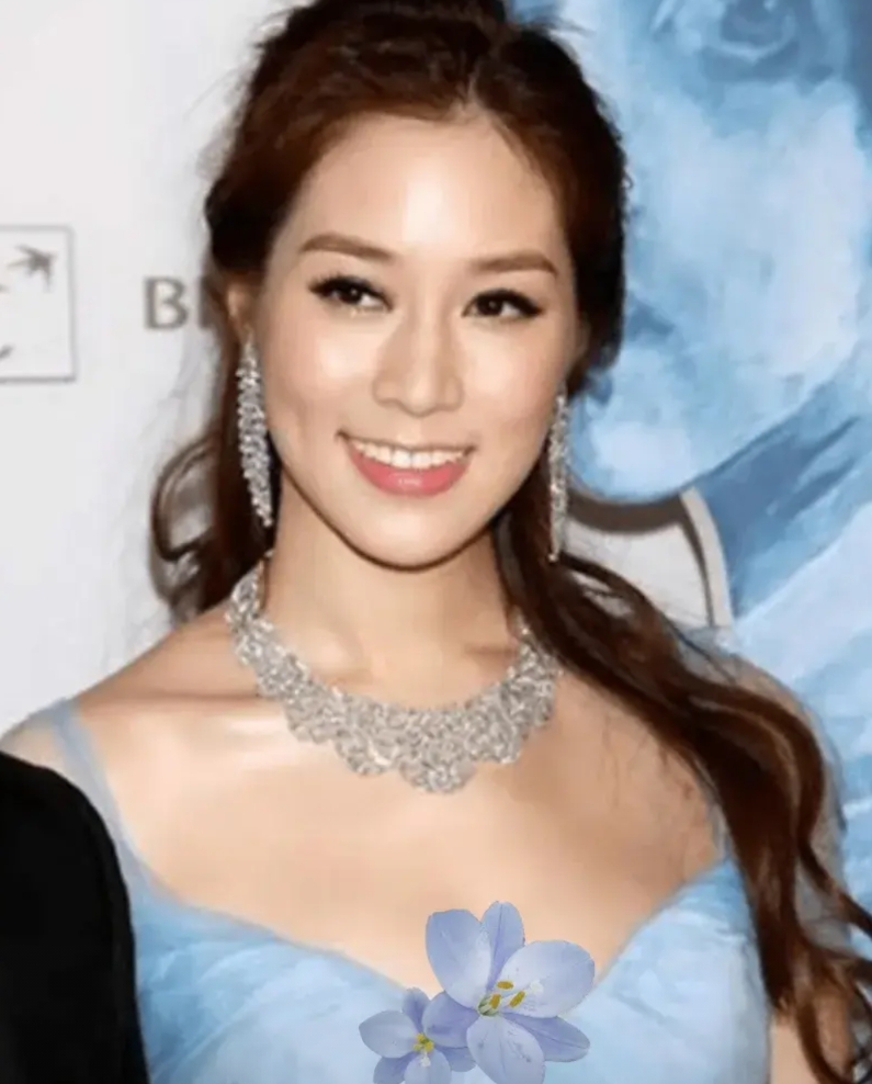 生女当生徐子淇，徐子淇的三大优点。

1、颜值高气质佳。徐子淇长相甜美，身高1.