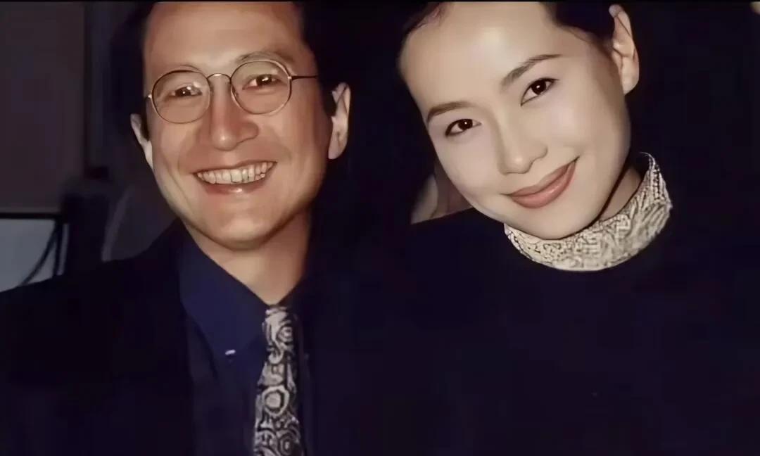娱乐圈离婚的不少
叶童和老公陈国熹却过了37年
秘诀就一个
给对方自由。两人不翻