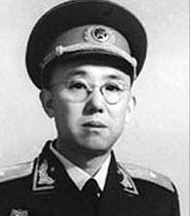 朝鲜战争期间，美军原本已接近击败中国，却碰上了中国决死的师长。美国这半年来在世界