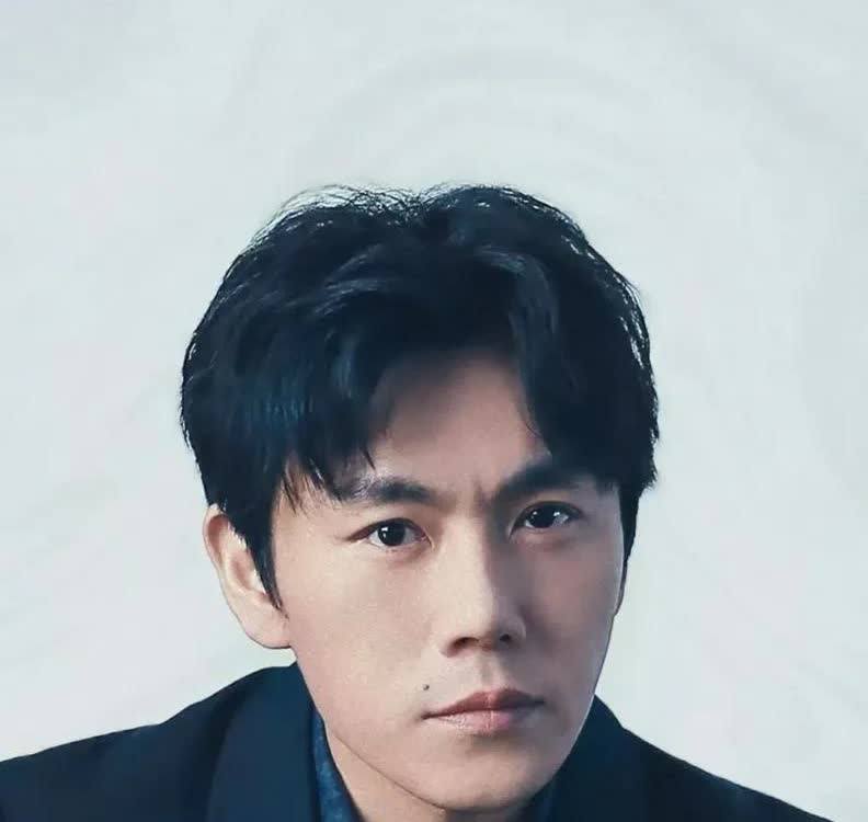 秦昊说，我喜欢我老婆皮肤白皙，胸部大。也不知道这个能不能播？不得不说，秦昊这番话