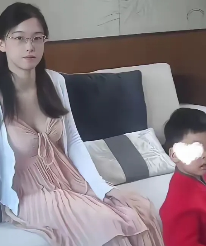 她为什么用这个眼神看着我