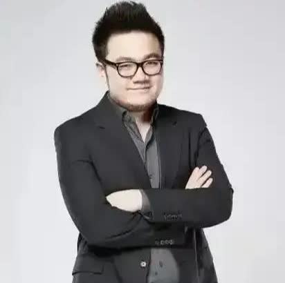巴图家的族谱真的有那么重要吗？如今社会只承认户口登记，况且一个只生不养的父亲又有