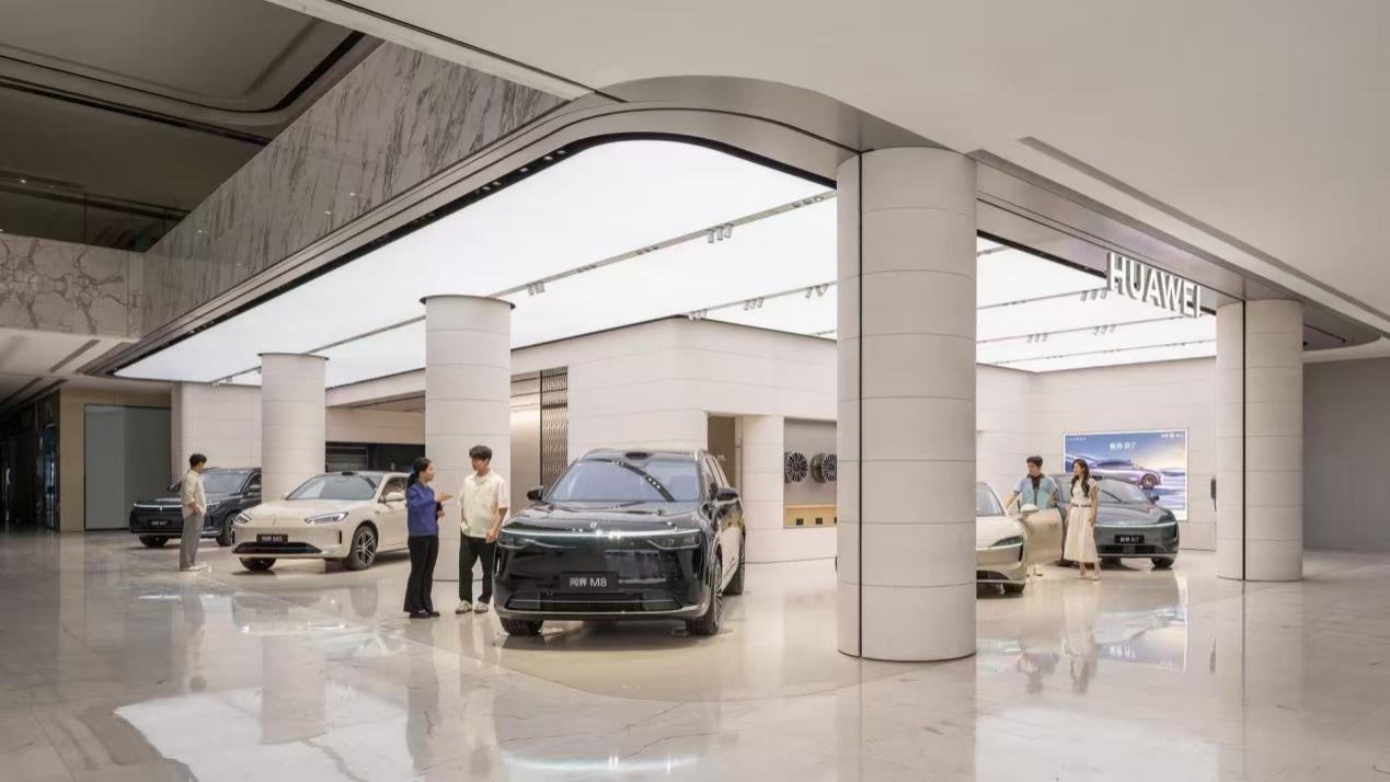 华为王府井旗舰店焕新开业，构筑城市生活美学新地标